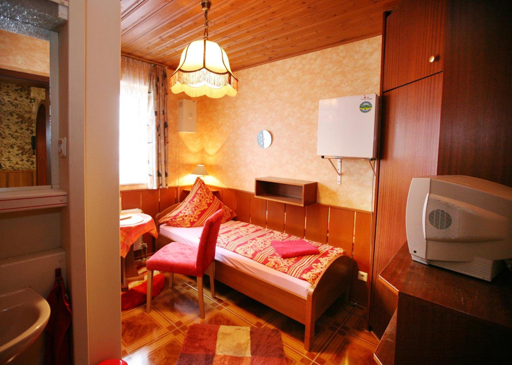 שפייר Hotel-Pension Klaer מראה חיצוני תמונה
